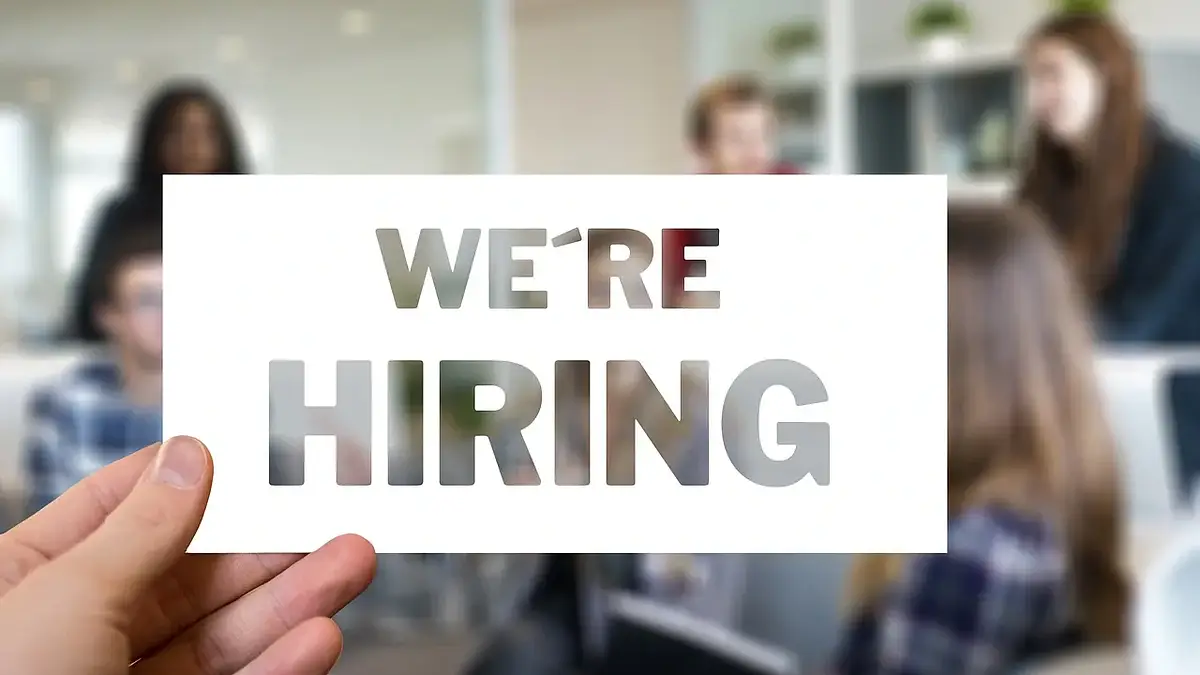 Jak napisać skuteczną ofertę pracy – poradnik 2025