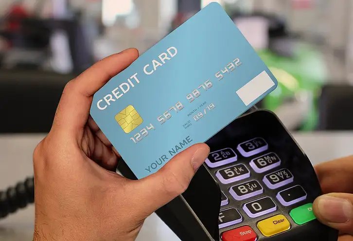 Jak wybrać kartę kredytową? Porady i wskazówki
