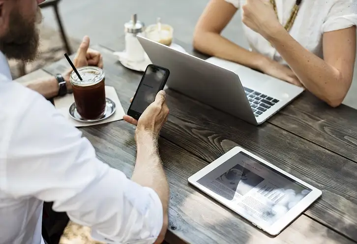 Biznes online a przepisy prawne: co wiedzieć?