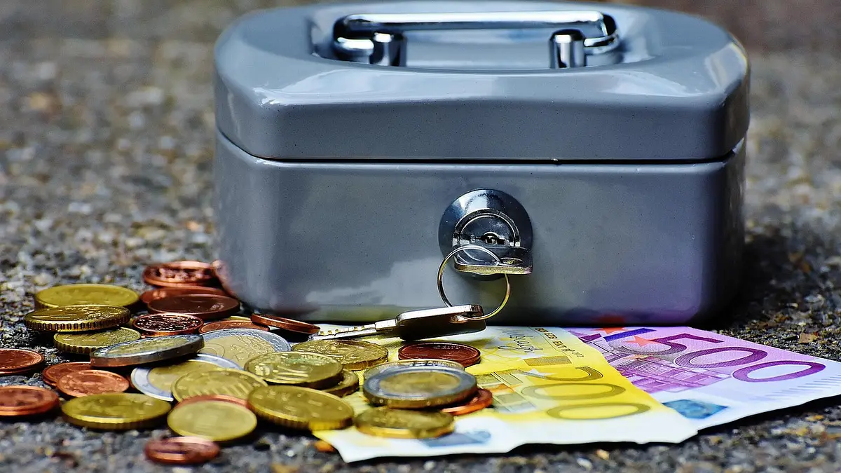 Poduszka finansowa – ile powinna wynosić i dlaczego ją mieć?