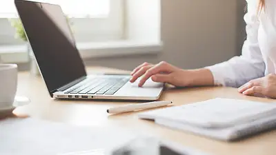 Praca zdalna bez doświadczenia – jak zacząć karierę online?